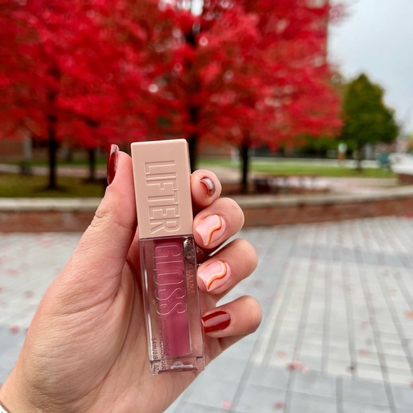 Maybelline Lifter Lip Gloss Makeup, Petal - Picture 4 of 7